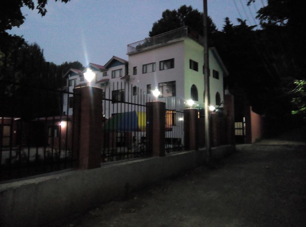 Hotel Grand Jigar Srīnagar Esterno foto