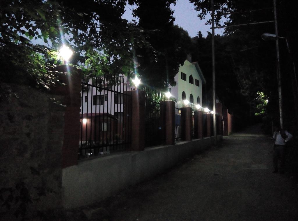 Hotel Grand Jigar Srīnagar Esterno foto